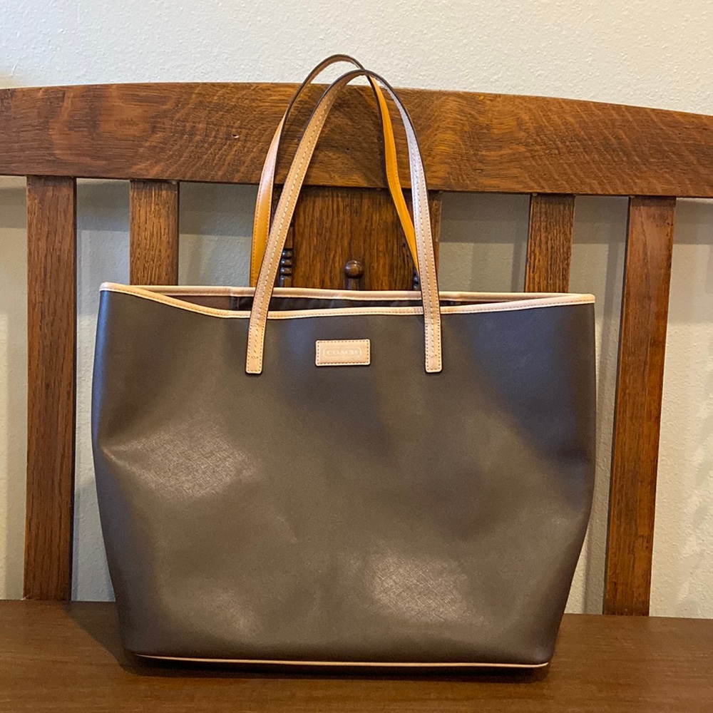 Brown coach tote bag